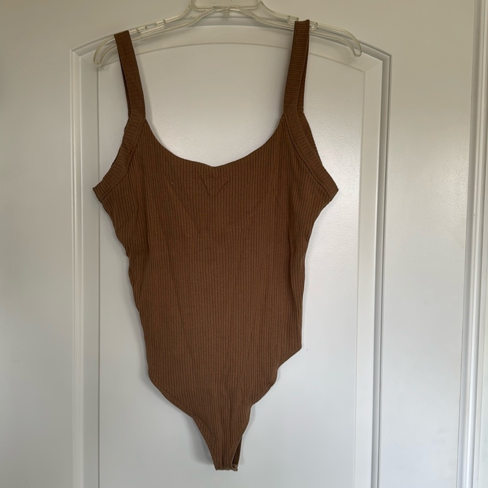 Good American bodysuit
Size 4 or L
Color brown